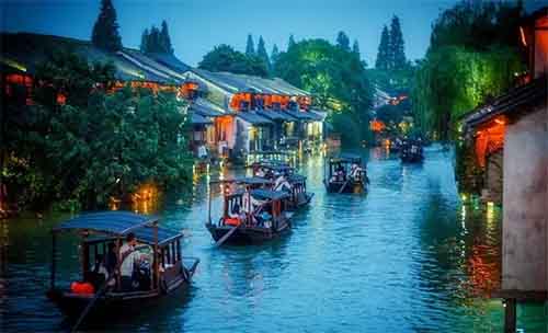 跨国旅游火爆,背后月入10万的机会!